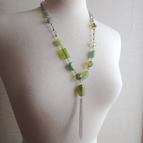 NWOT Artisan Long Light Lime Green Lariat Tassel Y Necklace - Picture 1 of 4